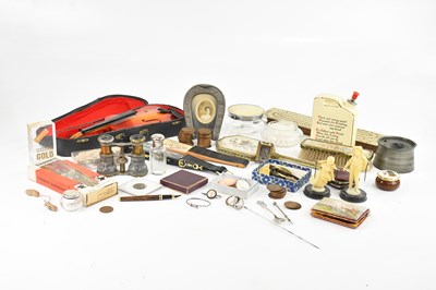 Lot 341 - An assortment of collectors' items including a...