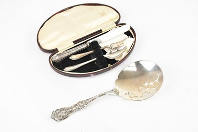 Lot 507 - A sterling silver cake spoon and a cased three...