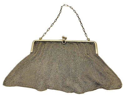 Lot 785 - A 9ct yellow gold mesh purse, with link handle...