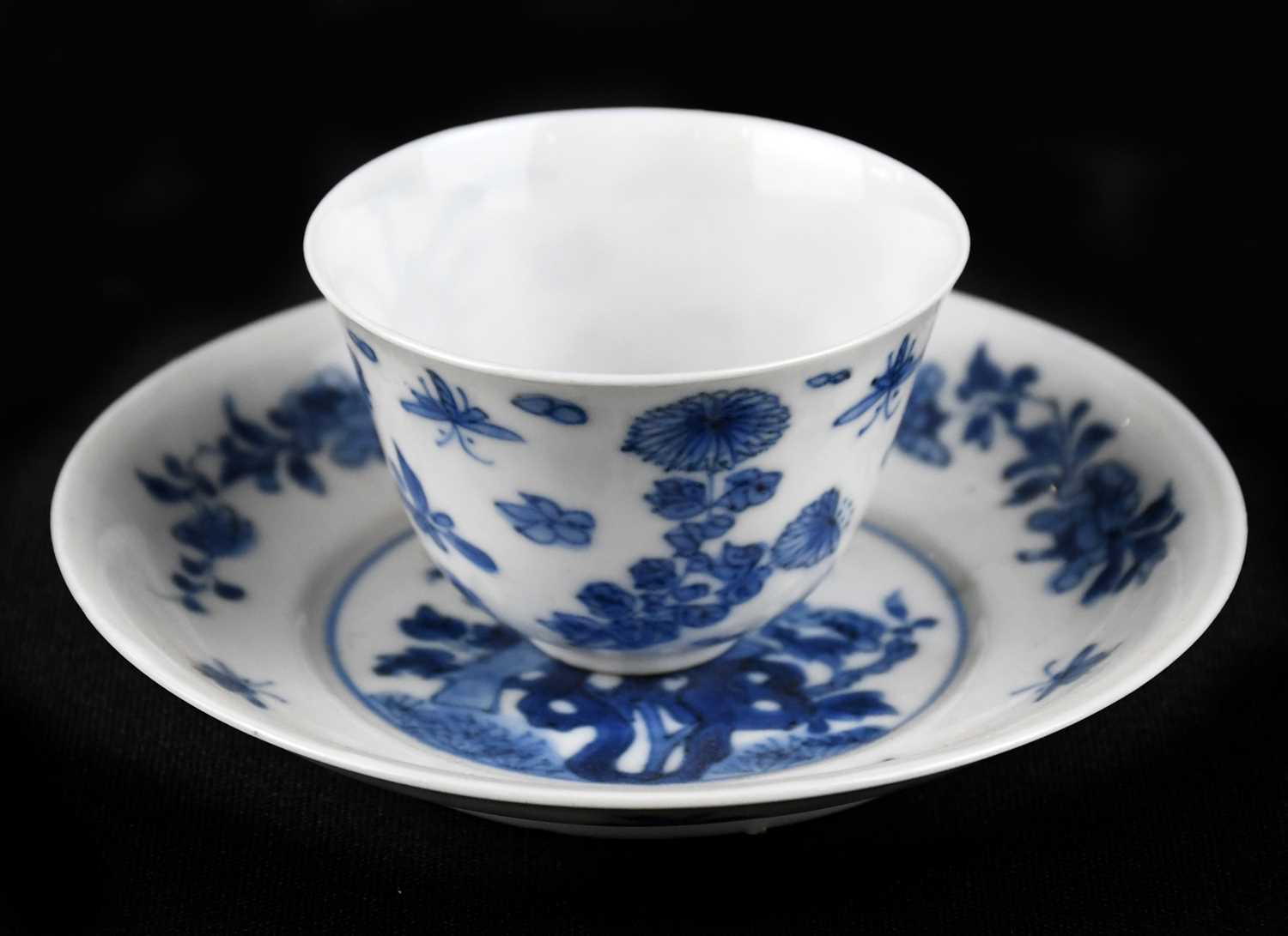Lot 2086 - A Chinese blue and white porcelain tea bowl