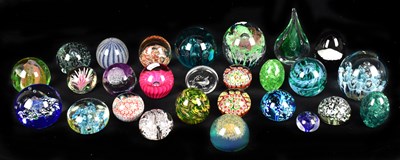 Lot 343 - A collection of twenty six assorted paperweights