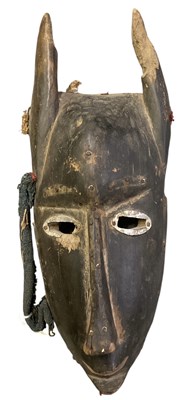Lot 1000 - An African carved wooden tribal Koulikoro...