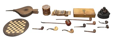 Lot 363 - A quantity of assorted collectors' items,...