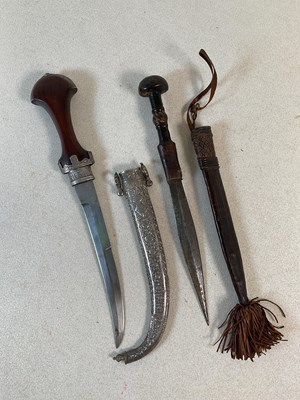 Lot 236 - A late 19th/early 20th century khanjar dagger,...