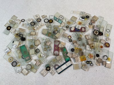 Lot 214 - A large collection of loose prepared...