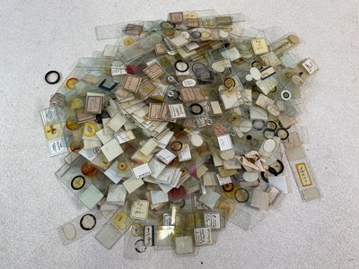 Lot 220 - A large collection of loose prepared...