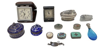 Lot 329 - A quantity of assorted collectors' items,...