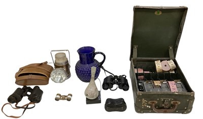 Lot 359 - A quantity of assorted collectors' items,...