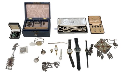 Lot 1334 - A quantity of assorted vintage costume...