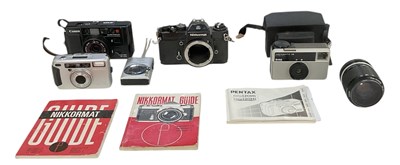 Lot 386 - A quantity of assorted cameras, digital...