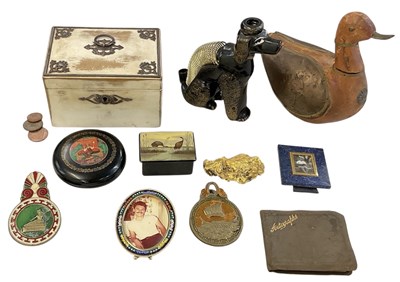 Lot 328 - A quantity of assorted collectors' items,...