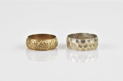 Lot 2532 - A 9ct yellow gold wedding band, with panelled...