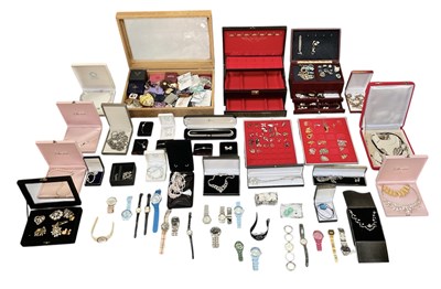 Lot 1325 - A large quantity of assorted costume jewellery,...