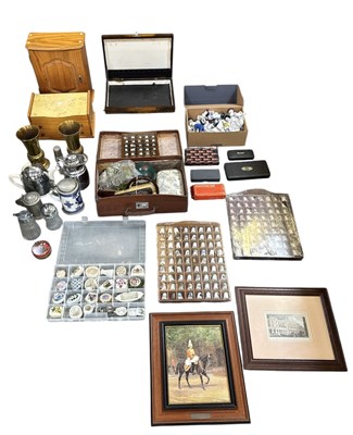Lot 330 - A quantity of assorted collectors' items,...