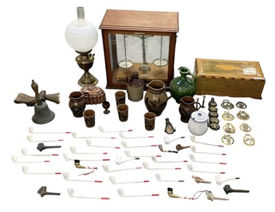 Lot 333 - A quantity of assorted collectors' items,...