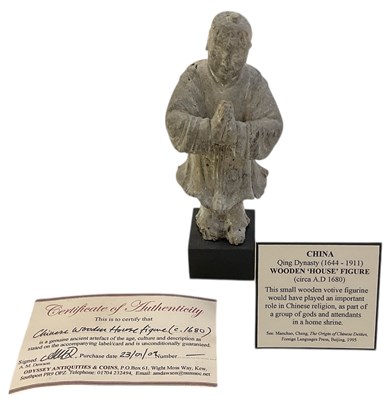 Lot 1068 - A small 17th century Chinese Qing dynasty...