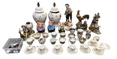 Lot 556 - A quantity of assorted sundry ceramics,...