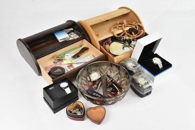 Lot 563 - A collection of costume jewellery comprising...