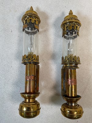 Lot 324 - A pair of reproduction GWR carriage lamps.