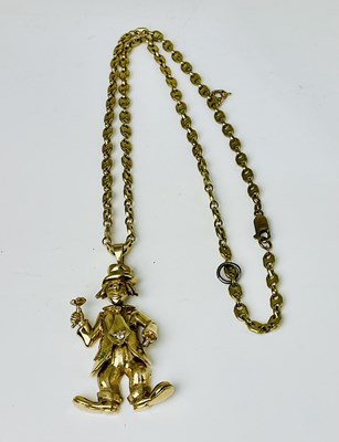 Lot 578 - A novelty 9ct yellow gold pendant in the form...