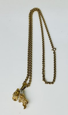 Lot 587 - A novelty 9ct yellow gold bulldog pendant,...