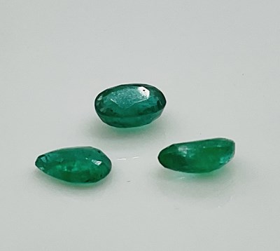 Lot 619 - Three loose emeralds. PLEASE NOTE VAT IS...