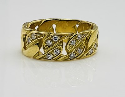 Lot 642 - An 18ct yellow gold and diamond set wedding...