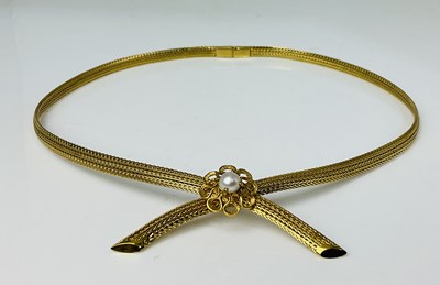 Lot 674 - A 9ct yellow gold flat link necklace with...
