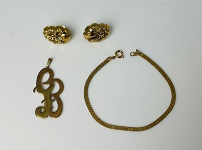 Lot 685 - A 9ct yellow gold bracelet, length 18cm, a two-...