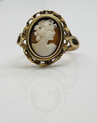 Lot 704 - A 9ct yellow gold cameo ring, size n, approx 3....