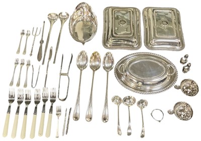 Lot 1098 - A quantity of assorted silver plated items,...