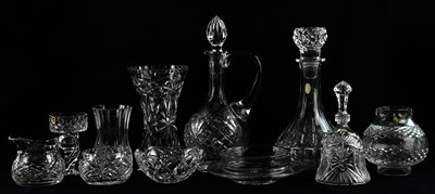 Lot 1986 - A collection of assorted glassware including...