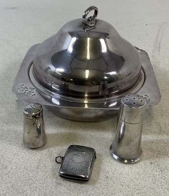 Lot 537 - A George V hallmarked silver vesta case,...