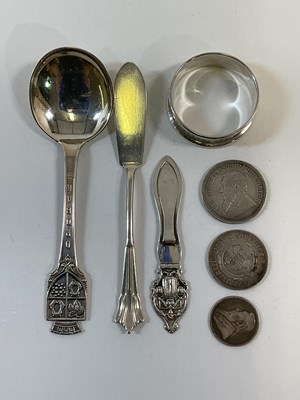 Lot 487 - A Victorian hallmarked silver Onslow pattern...