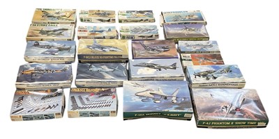 Lot 476 - HASEGAWA HOBBY KITS; a collection of...