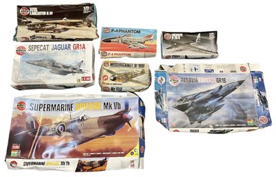 Lot 512 - AIRFIX; a collection of seven assorted scale...