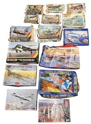 Lot 501 - A collection of fourteen assorted scale model...