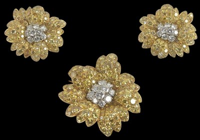 Lot 1295 - VAN CLEEF & ARPELS; a suite of 18ct yellow...