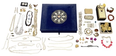 Lot 1317 - A quantity of assorted designer and costume...