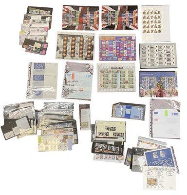 Lot 439 - A quantity of assorted presentation packs to...