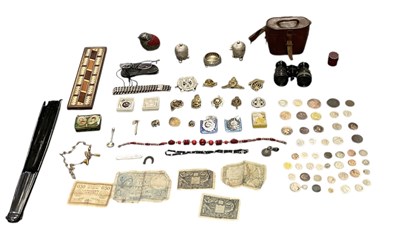 Lot 306 - A quantity of assorted collectors' items...