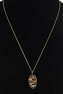 Lot 1281 - A 9ct yellow gold necklace pendant on oval...