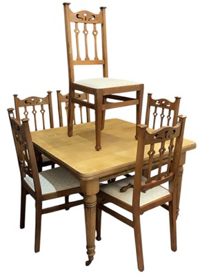 Lot 20 - An early 20th century oak extending...