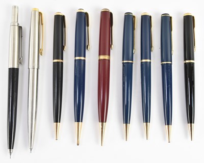 Lot 272 - PARKER; nine assorted vintage propelling...