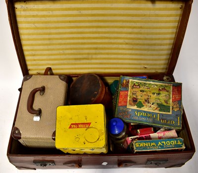 Lot 290 - A mixed collectors' lot, to include a set of...