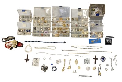 Lot 1320 - A large quantity of assorted fashion and...