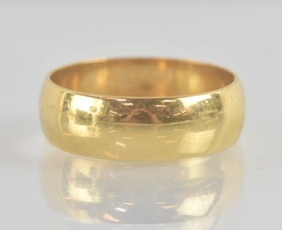 Lot 1217 - An 18ct yellow gold wedding band, size O,...