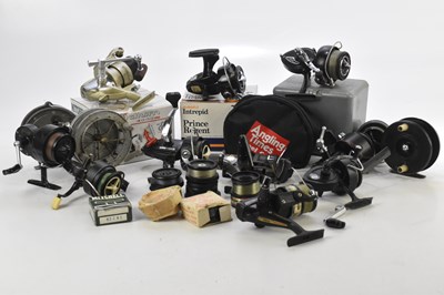 Lot 2016 - A collection of fishing reels comprising...