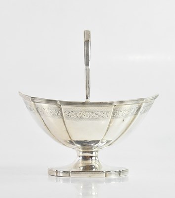 Lot 321 - GOLDSMITHS & SILVERSMITHS; a George V...