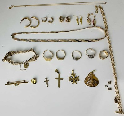 Lot 575 - A group of 9ct yellow gold jewellery, 40.6g,...
